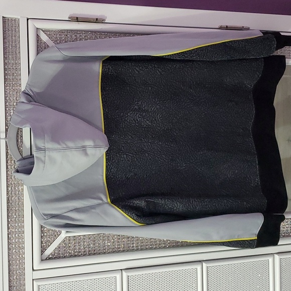 Hoddie - Picture 2 of 3